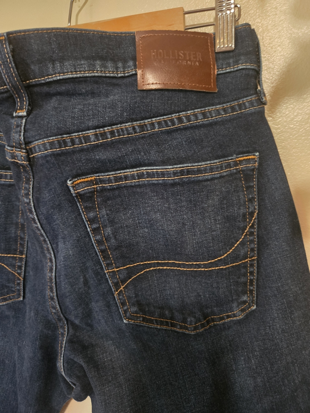 Hollister 33x32 Men's Dark Blue  Straight Cut Denim Jeans